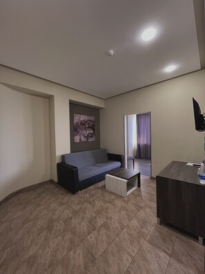 Deluxe-Doppelzimmer | Wohnbereich | Flachbildfernseher