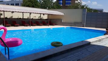 Außenpool (je nach Saison geöffnet), Cabañas (kostenlos), Sonnenschirme