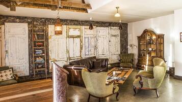 Huoneisto, 2 makuuhuonetta, valtamerinäköala | Olohuone | Älytelevisio