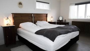 Apartment, 2 Bedrooms, Ocean View | 2 bedrooms, iron/ironing board, free WiFi, bed sheets