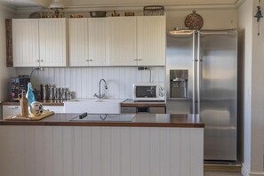 Apartment, 2 Bedrooms, Ocean View | Private kitchen
