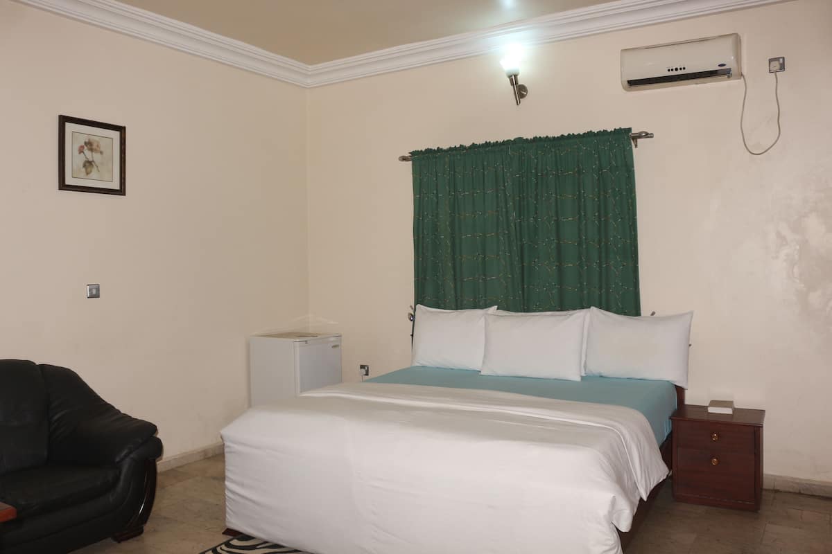In-room safe, desk, free WiFi, bed sheets
