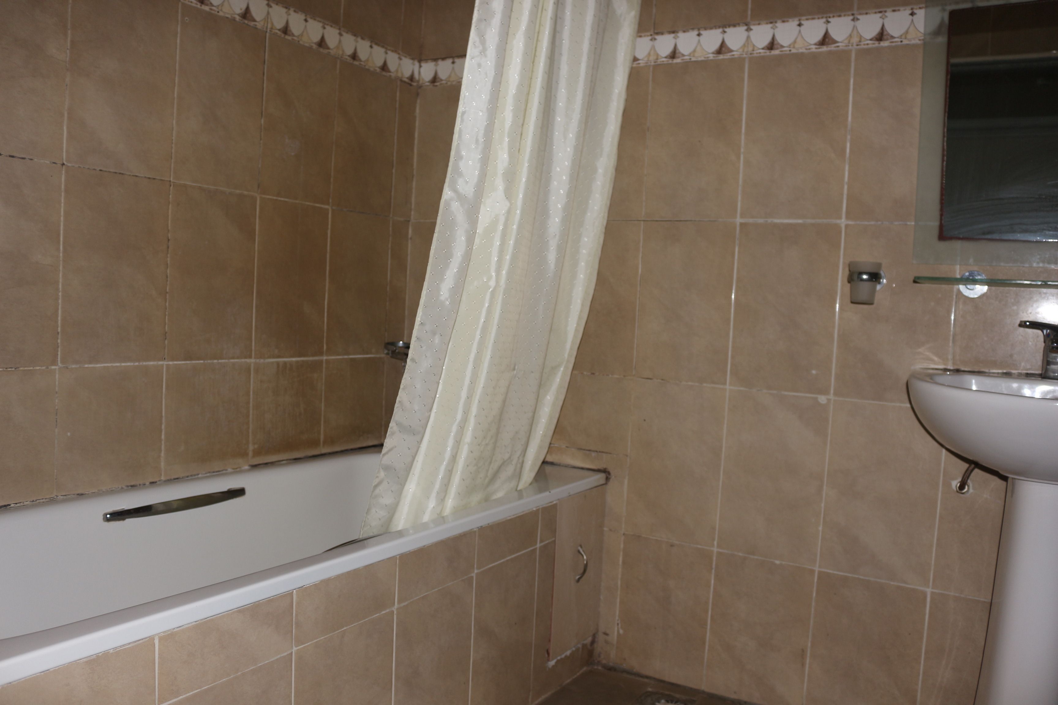 Bathtub, deep-soaking bathtub, towels