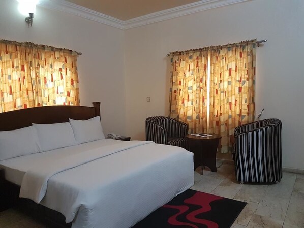 Rom – standard | Safe på rommet, skrivebord, wi-fi (inkludert) og sengetøy