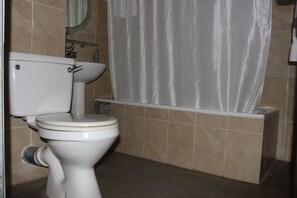 Bathtub, deep soaking tub, towels