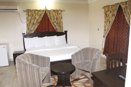 Deluxe Suite | In-room safe, desk, free WiFi, bed sheets