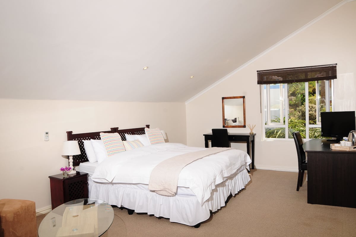 Premium bedding, in-room safe, desk, soundproofing