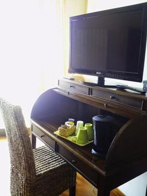 Triple Room, Balcony, Sea View | Room amenity - Villa Patrizia BB (Ercolano)