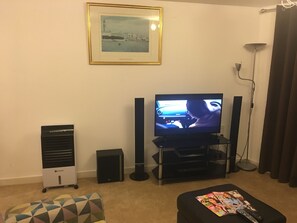 Flat-screen TV - VMG Living (Maidstone)