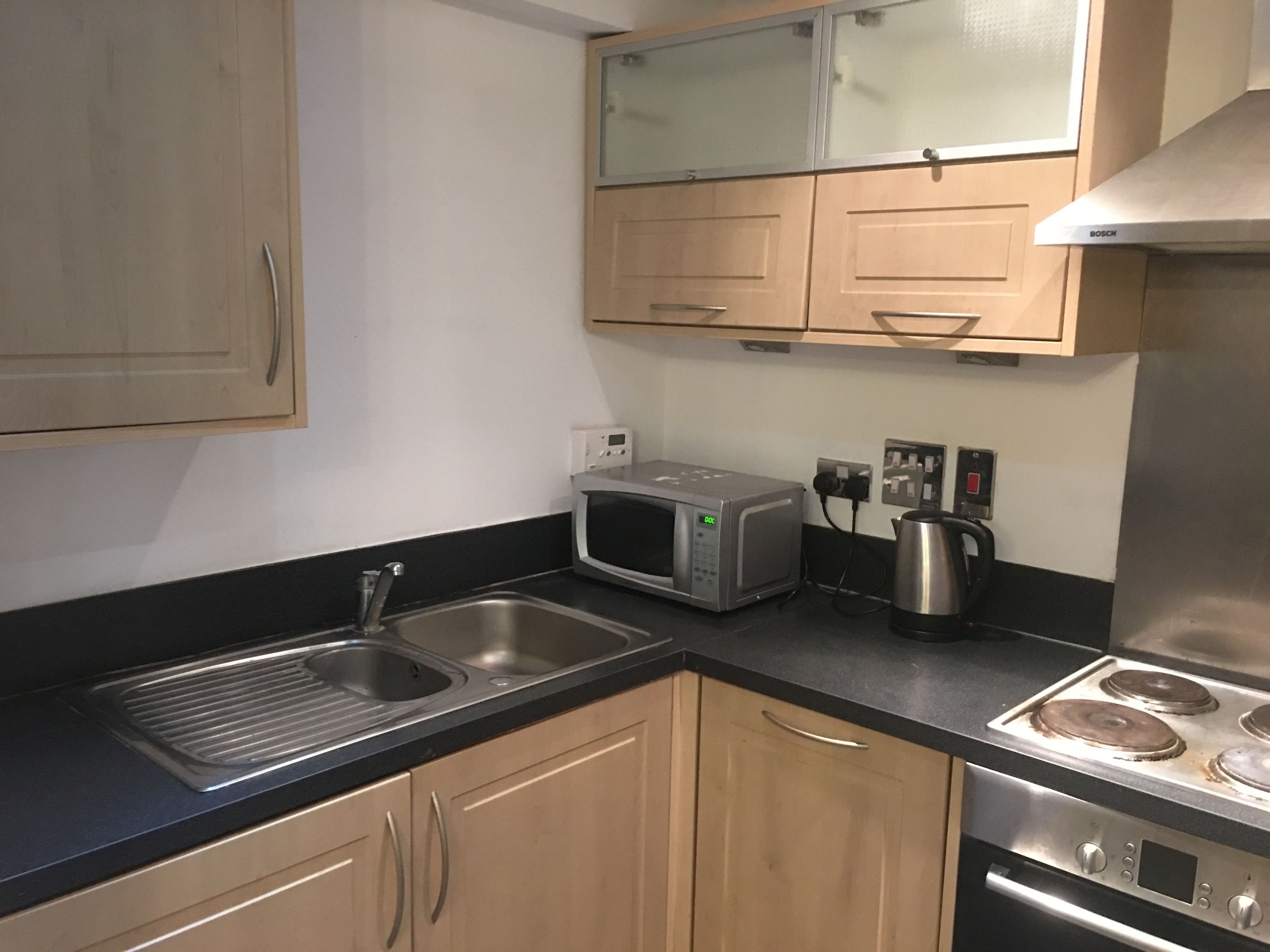 Full-size fridge, microwave, oven, stovetop