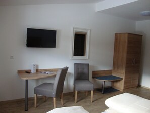 Habitación básica con 1 cama matrimonial o 2 individuales | Wifi gratis y ropa de cama