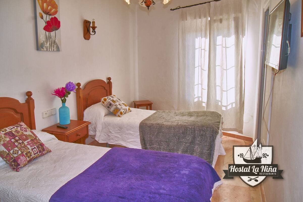 Habitación con 2 camas individuales | Escritorio y wifi gratis