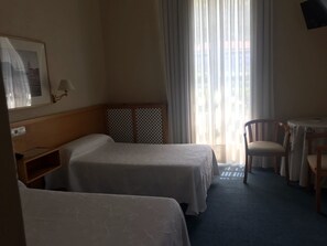 Cots/infant beds, rollaway beds