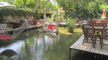 Breakfast, lunch and dinner served