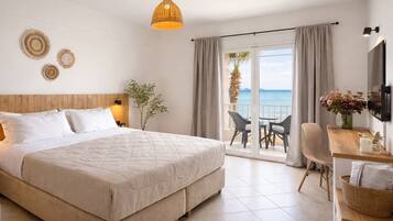 Studio, Sea View | In-room safe, iron/ironing board, free WiFi, bed sheets