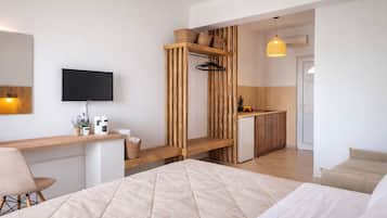Studio, Sea View | In-room safe, iron/ironing board, free WiFi, bed sheets