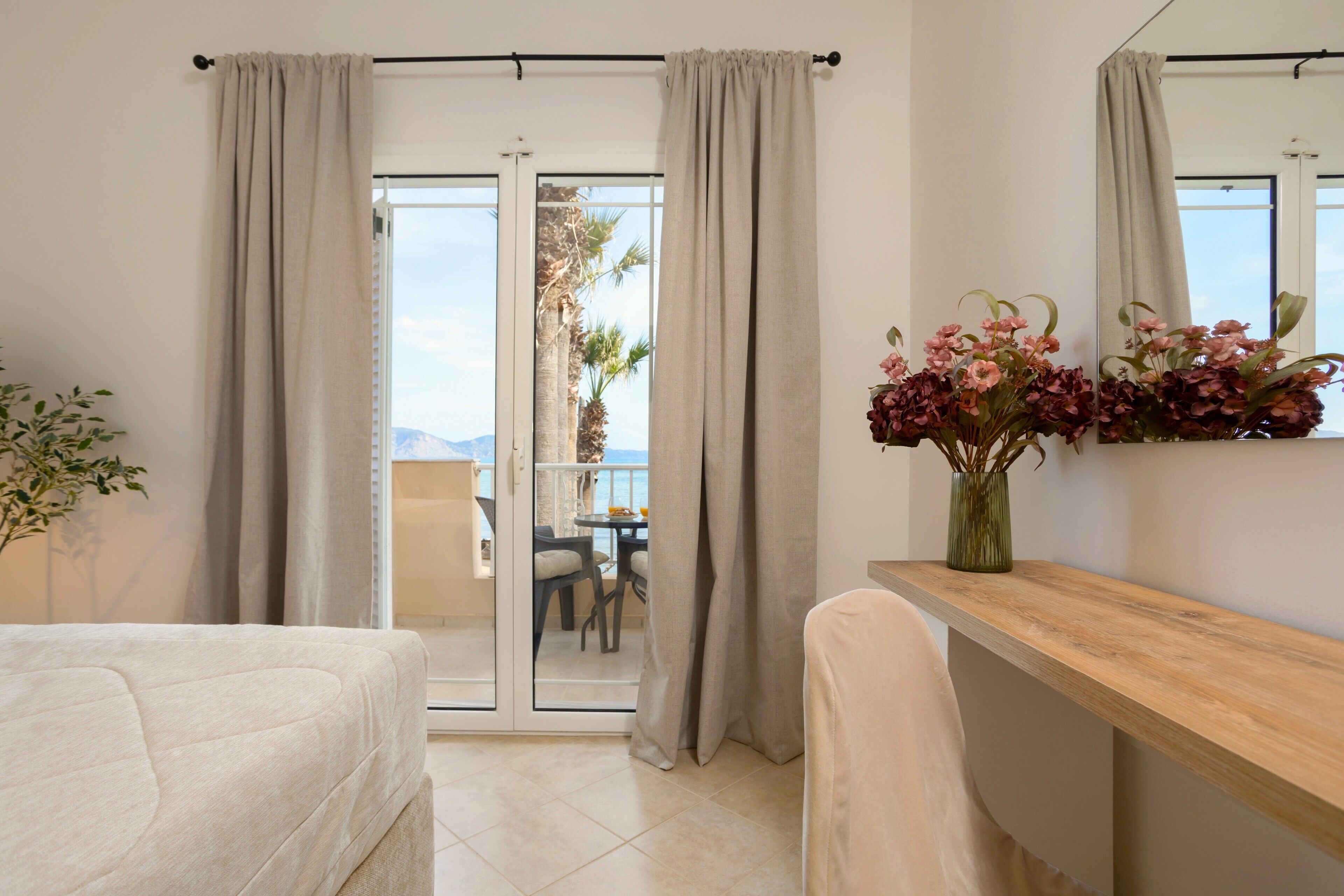 开间, 海景 | 客房内保险箱、熨斗/熨板、免费 WiFi、床单