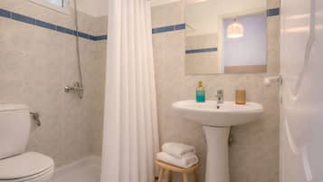 Studio, Sea View | Bathroom | Shower, free toiletries, hair dryer, towels