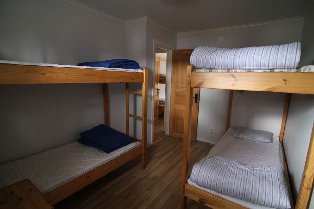 Basic Cottage (A) | 2 bedrooms, bed sheets