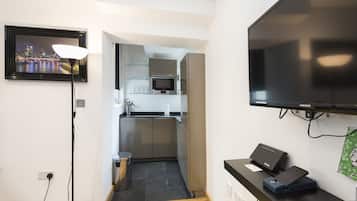 Apartment | Private kitchen | Fridge, microwave, oven, stovetop