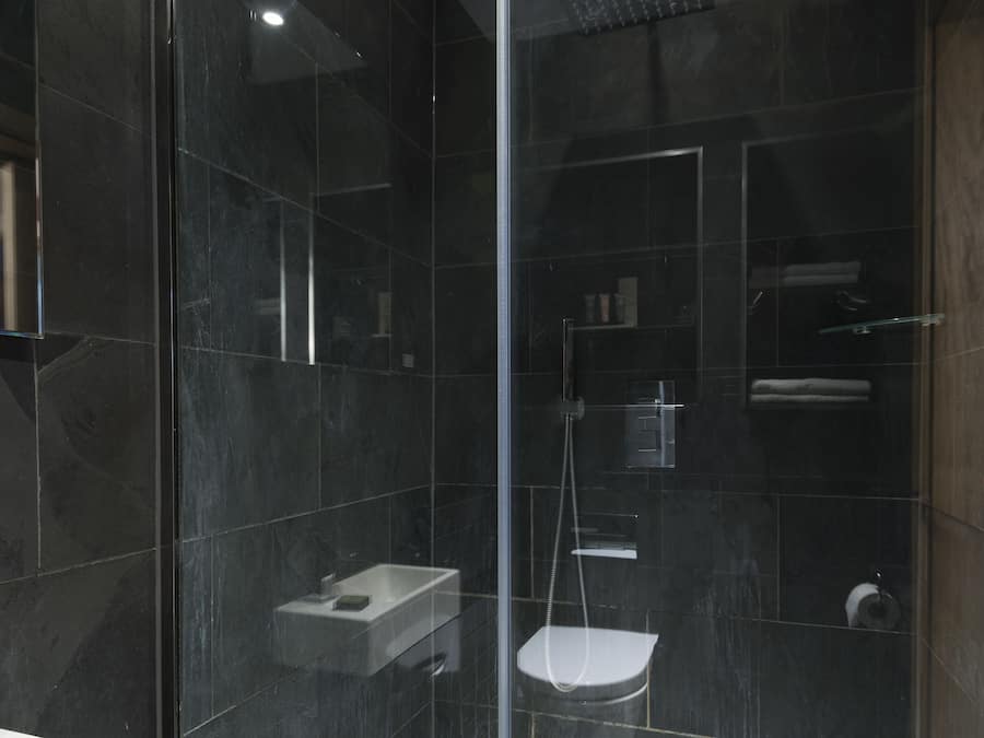 Apartemen | Kamar mandi | Shower, perlengkapan mandi gratis, pengering rambut, dan handuk