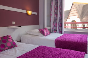 Triple Room | Cribs/infant beds, free WiFi, bed sheets