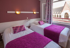 Twin Room | Cribs/infant beds, free WiFi, bed sheets