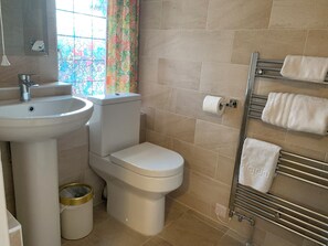 Comfort-Doppelzimmer | Badezimmer