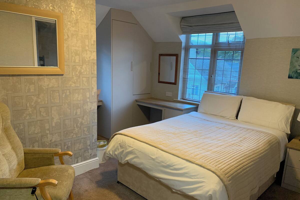 Comfort Double Room | 1 bedroom, desk, blackout drapes, iron/ironing board (on request)