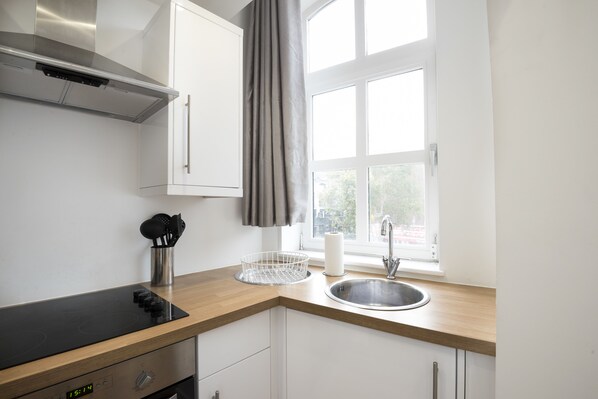 Apartment | Private kitchen | Fridge, microwave, oven, stovetop - Old Street by Excel Apartments (London)