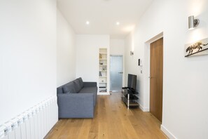 Apartment | Living area | 40-inch LCD TV with satellite channels, TV - Old Street by Excel Apartments (London)