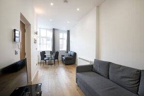 Apartament | Sala d'estar | Televisor LCD de 40 polzades amb canals per satèl·lit i televisor 
