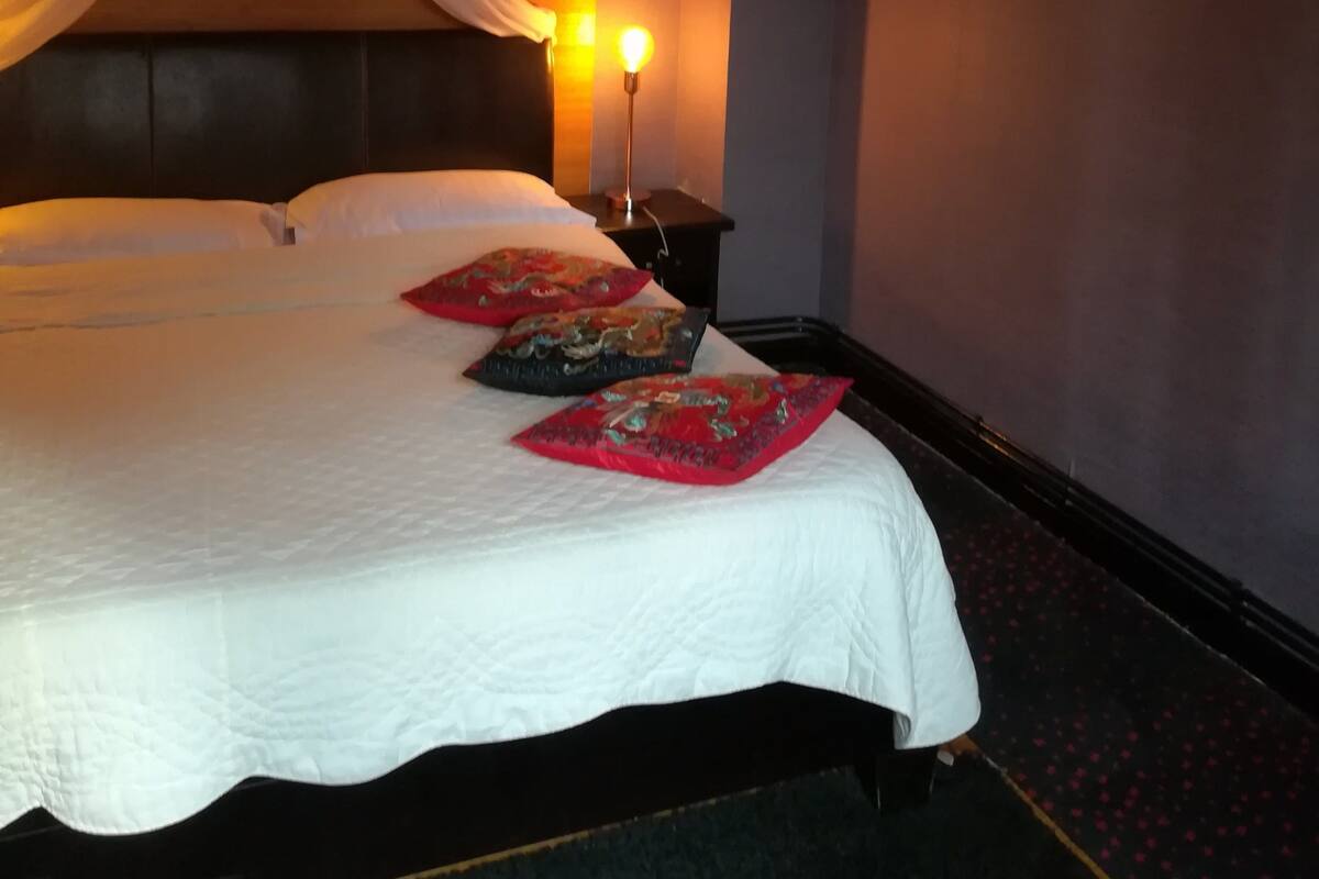 Individually decorated, individually furnished, soundproofing