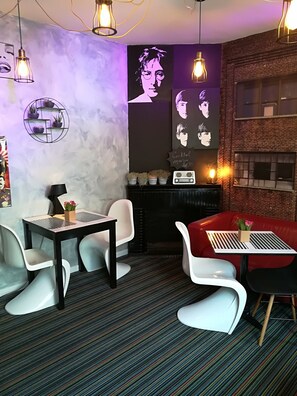 Daily continental breakfast (EUR 12 per person)