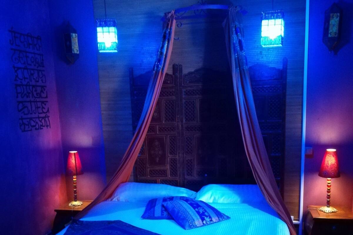 Individually decorated, individually furnished, soundproofing