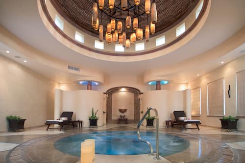 Indoor spa tub