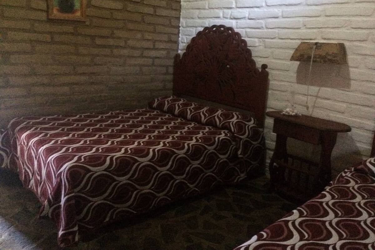 Chalet rustique majestueux, Plusieurs lits | Fer et planche à repasser, accès au Wi-Fi (inclus)