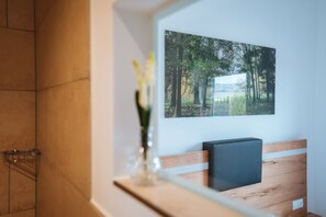 Kamar Single Bisnis | Seprai premium, brankas, meja kerja, dan kedap suara