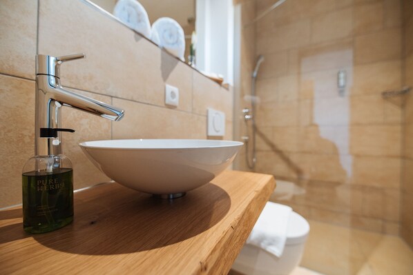 Business Single Room | Bathroom sink - Aparthotel Nah dran (Loiching)