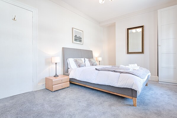 Nhà, 4 phòng ngủ | 1 phòng ngủ, bàn ủi/dụng cụ ủi quần áo 