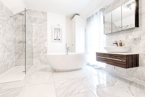 Casa, 4 habitaciones | Baño | Amenidades de baño gratuitas 
