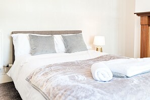 Casa, 4 habitaciones | 1 habitación, tabla de planchar con plancha y wifi gratis 