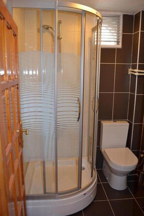 Standard Double Room | Bathroom