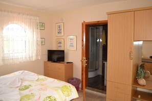 In-room safe, free cots/infant beds, free WiFi