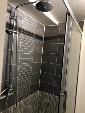 Apartment, 2 Schlafzimmer | Badezimmer