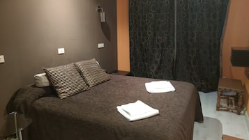 Quarto casal | Individualmente decorados, individualmente mobiliados, escrivaninha