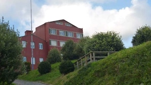 Front of property - Hotel Orillamar (Ortigueira)
