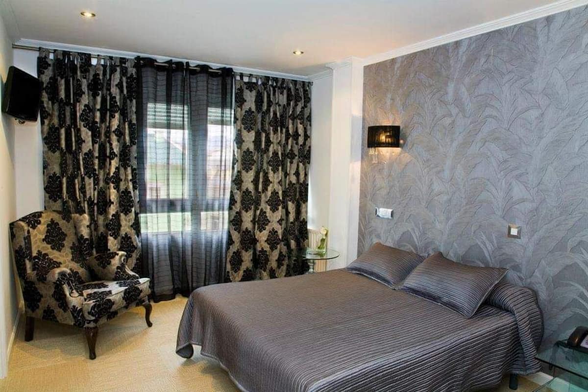 Family Room | Individually decorated, individually furnished, desk, blackout drapes
