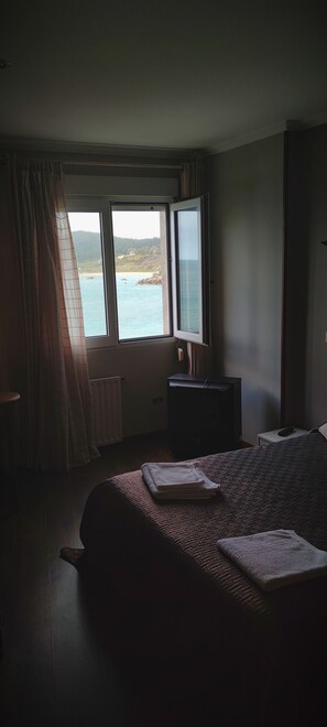 Double Room | Individually decorated, individually furnished, desk, blackout drapes