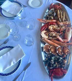 Breakfast, lunch and dinner served